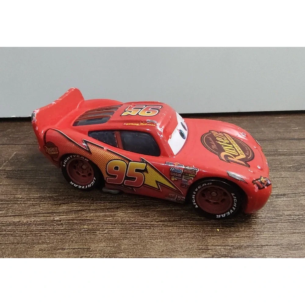 Disney Pixar Cars Lightning McQueen Rust-eze Red Diecast Car B5